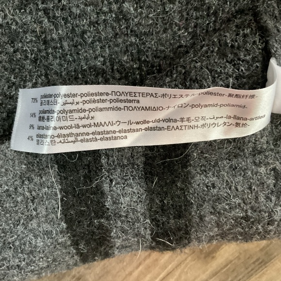 ZARA Gray and Black Plaid Very Thick Cardigan Coat size Medium - Picture 5 of 6